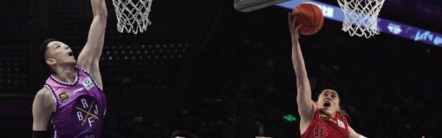 篮球比赛-CBA京城双雄高歌猛进，为何两位教练依旧难言满意？