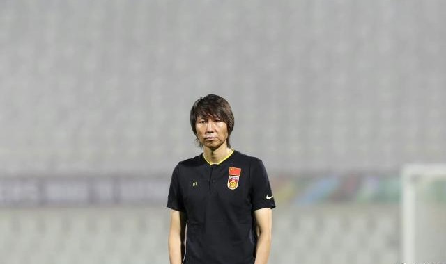 足球数据库-李铁：20年从国脚到国足主帅 微笑面对成功或失败
