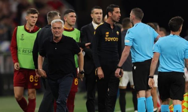 篮球数据库-穆里尼奥保留曲目：裁判是西班牙人！