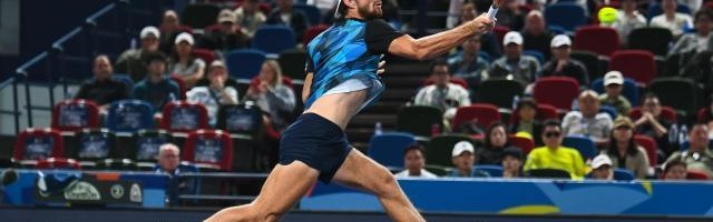 足球即时比分-直落两盘淘汰阿卡 张之臻的双打搭档在上海爆大冷